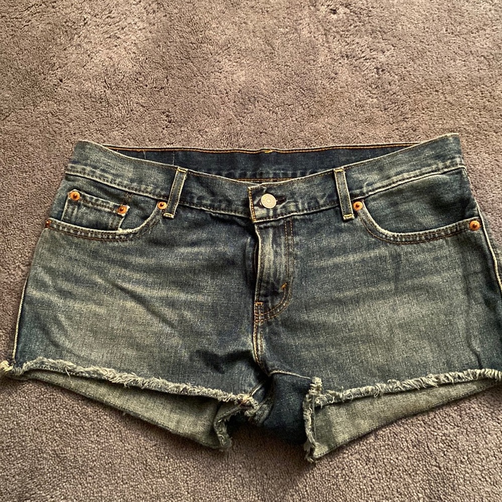 LEVI’S • Jean shorts